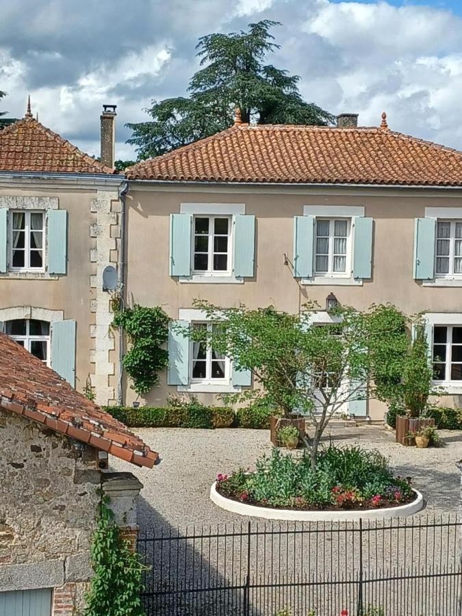 Saint-Germain-de-Confolens La Grange Terrou旅馆 外观 照片