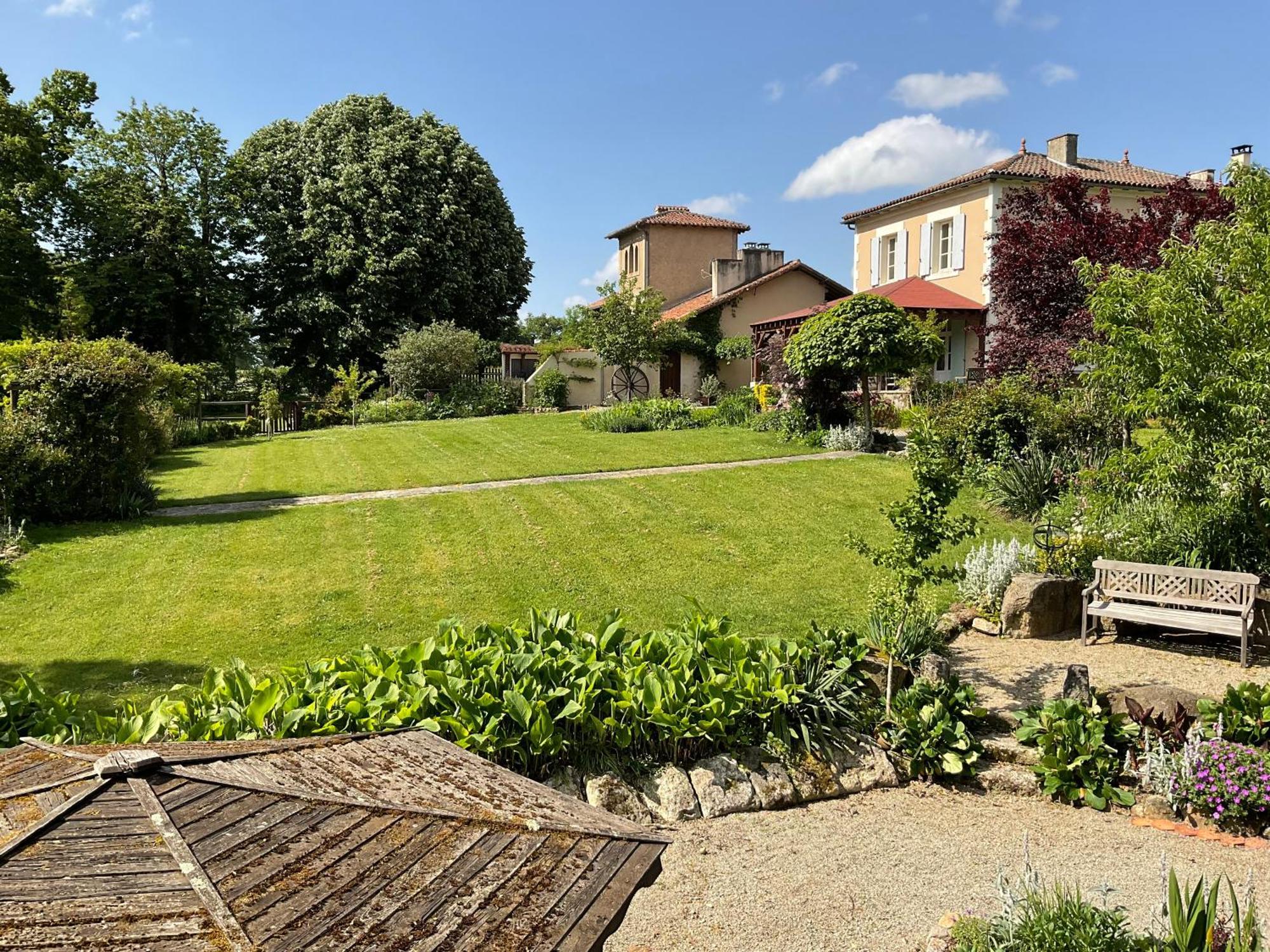 Saint-Germain-de-Confolens La Grange Terrou旅馆 外观 照片